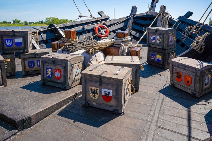 In beeld: Met Zwols bier vertrekt de Kamper Kogge naar Zweden