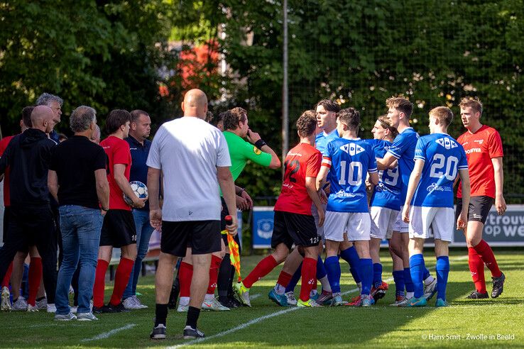 In beeld: WVF wint stadsderby en duwt Be Quick ’28 dieper in problemen