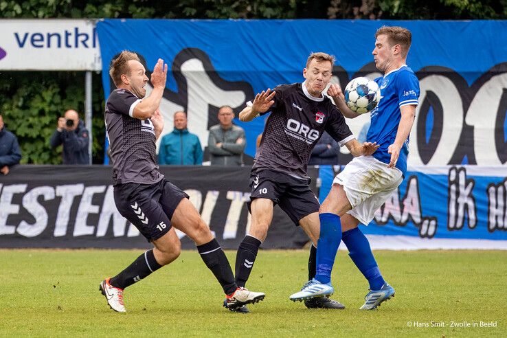 In beeld: WVF sluit af met winst, maar kampioensdroom spat uiteen