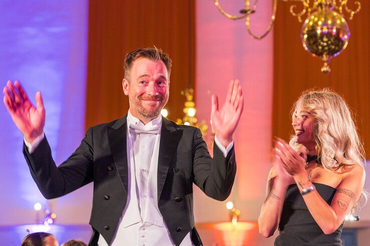 In beeld: Rob Hadders wint Zwolse Maestro na nek-aan-nekrace met Mende Reith