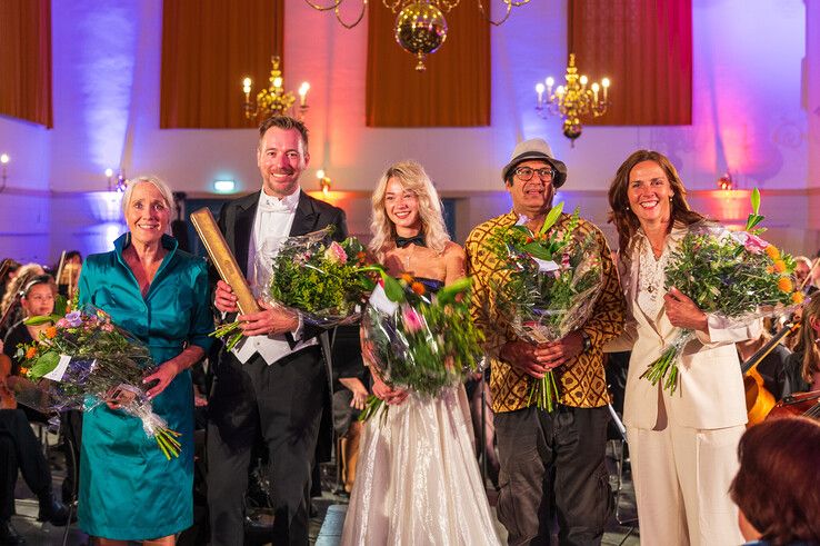 In beeld: Rob Hadders wint Zwolse Maestro na nek-aan-nekrace met Mende Reith