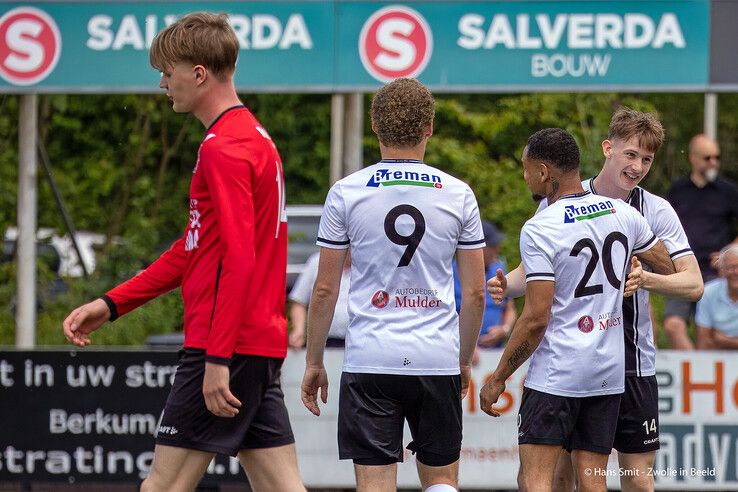 In beeld: Berkum naar tweede ronde nacompetitie na late beslissing tegen Broekster Boys