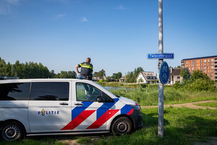 Verdachte springt water in op vlucht voor politie in Zwolle, Kampenaar en Enschedeër aangehouden