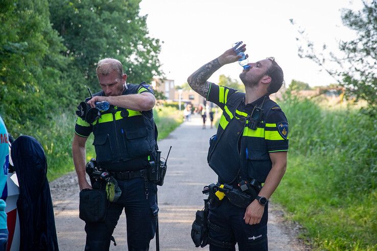 Verdachte springt water in op vlucht voor politie in Zwolle, Kampenaar en Enschedeër aangehouden