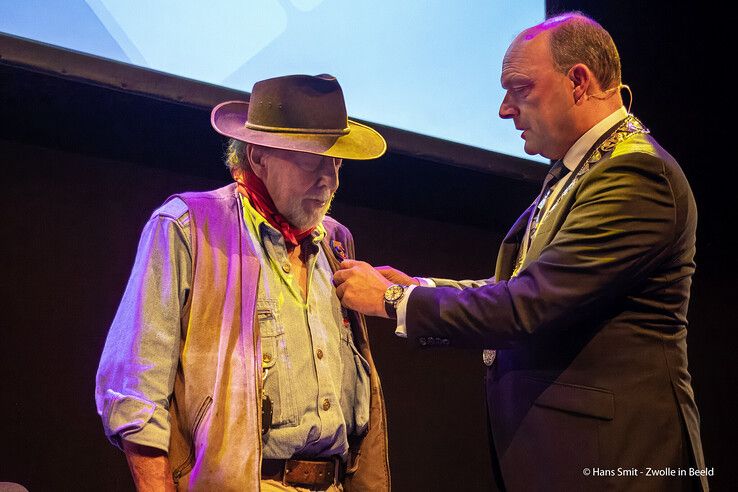 In beeld: Afronding Stolpersteine-project Zwolle: ‘Nooit meer vergeten is voortaan nooit meer kunnen vergeten’