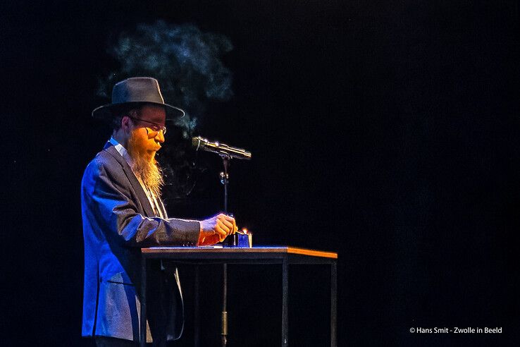 In beeld: Afronding Stolpersteine-project Zwolle: ‘Nooit meer vergeten is voortaan nooit meer kunnen vergeten’