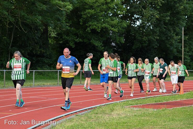 In beeld: G-lopers rennen alsnog Heroes Run na afgelaste Halve Marathon Zwolle