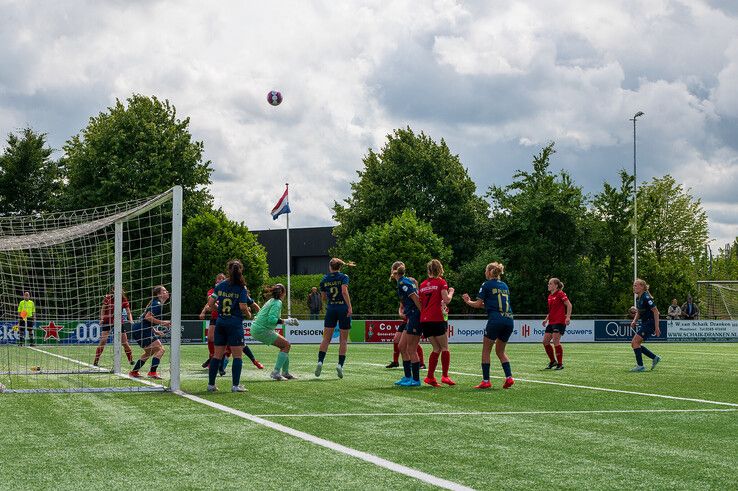In beeld: Be Quick Vrouwen kansloos in finale tegen Jong Sparta met versterkingen uit eerste divisie