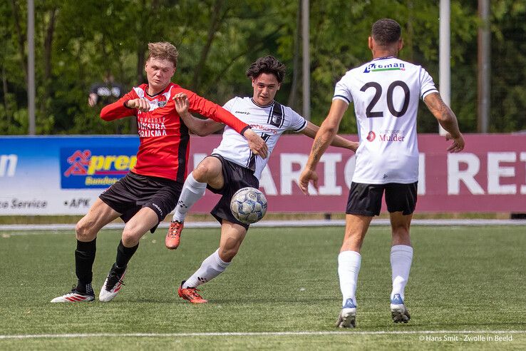 In beeld: Berkum naar tweede ronde nacompetitie na late beslissing tegen Broekster Boys