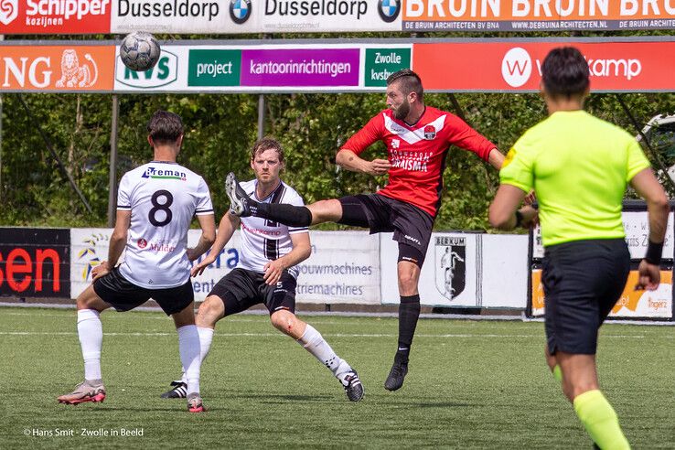 In beeld: Berkum naar tweede ronde nacompetitie na late beslissing tegen Broekster Boys