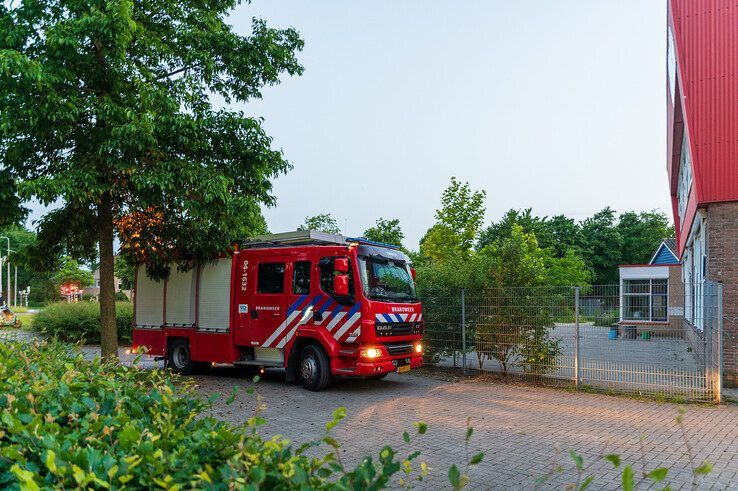 Brand in fietsenhok bij basisschool De Sluis in Zwolle
