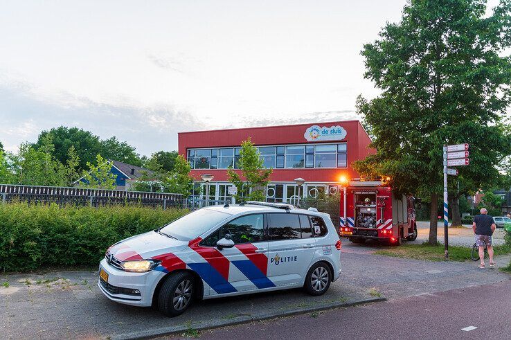 Brand in fietsenhok bij basisschool De Sluis in Zwolle