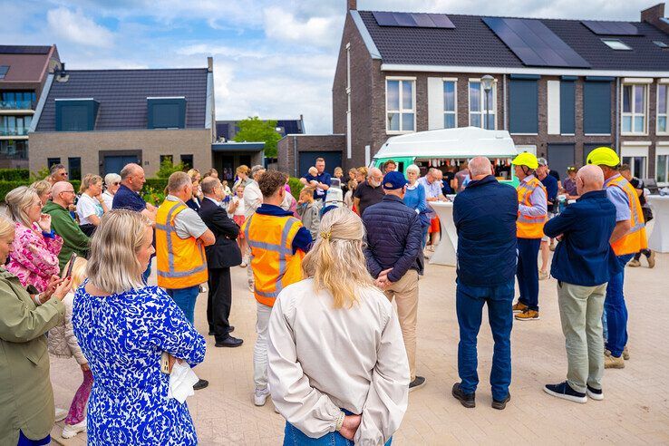 In beeld: Na jaren gedoe is Tagweg in Genemuiden eindelijk open
