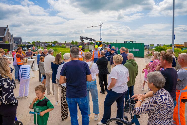 In beeld: Na jaren gedoe is Tagweg in Genemuiden eindelijk open