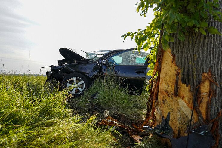 Een automobilist raakte zwaargewond bij ongeval op de Frieseweg in Kampen.