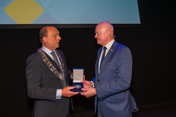 Jaap Hagedoorn ontvangt Zwolse erepenning voor inzet voor stad en erfgoed