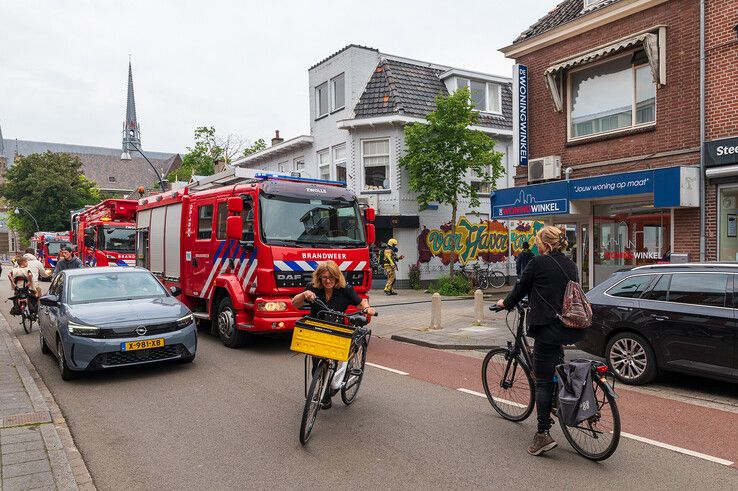 De brandweer bij 'Van haver tot bok' aan de Assendorperstraat in Zwolle.