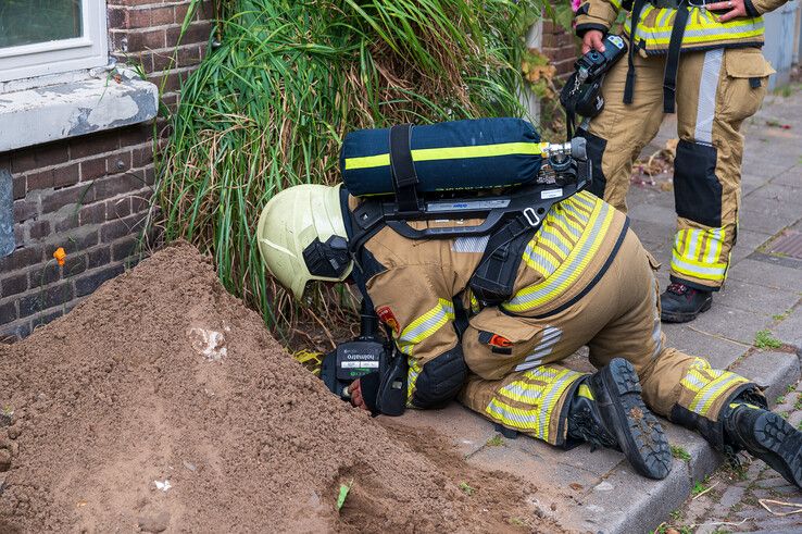 Brandweer bij het gaslek in de Commissiestraat in Zwolle.
