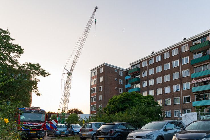 Flat in Zwolle geteisterd door stank uit vervuilde woning, brandweer grijpt in