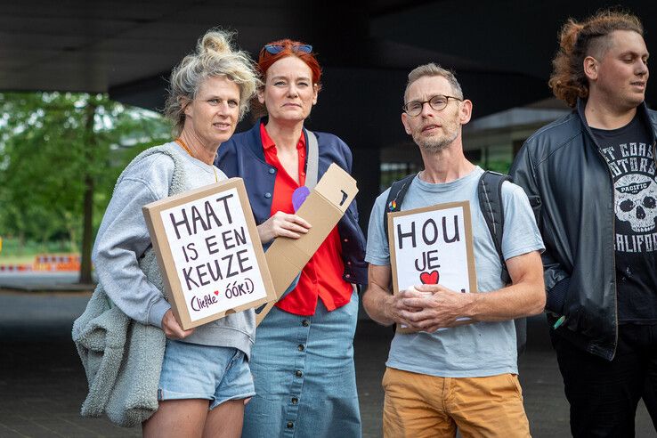 In beeld: Rumoerig debat over azc in Zwolle, besluit volgt volgende maand