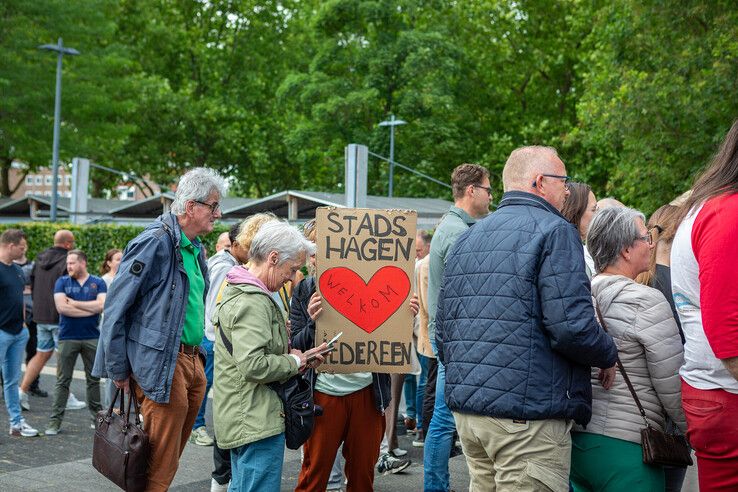 In beeld: Rumoerig debat over azc in Zwolle, besluit volgt volgende maand