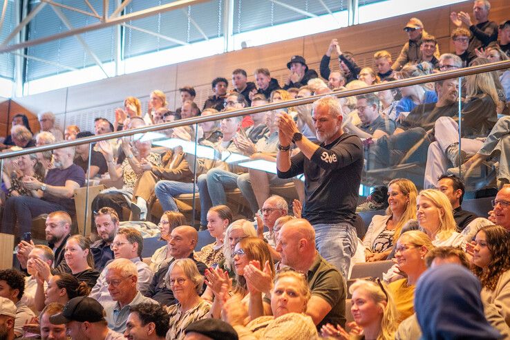 In beeld: Rumoerig debat over azc in Zwolle, besluit volgt volgende maand