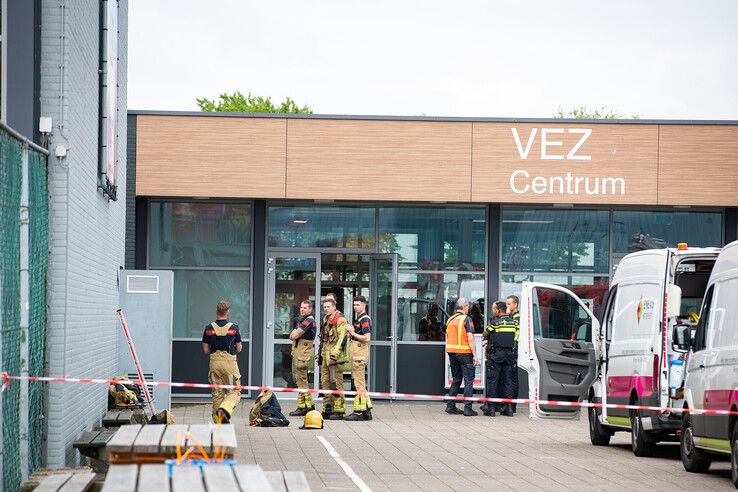In beeld: School ontruimd in Zwolle na gaslek in meterkast