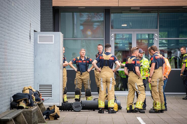 In beeld: School ontruimd in Zwolle na gaslek in meterkast