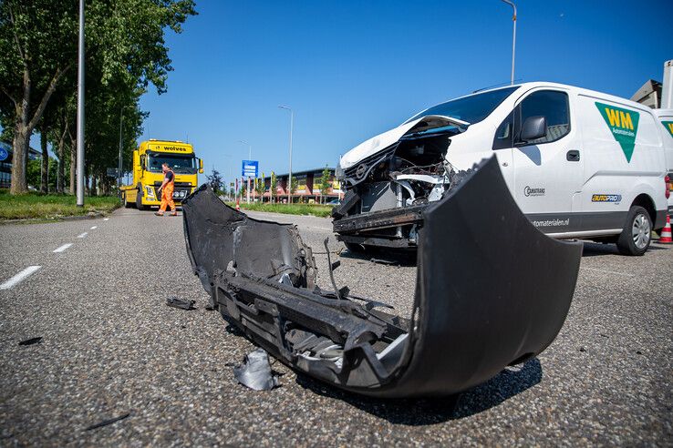 Forse schade bij botsing op bedrijventerrein Marslanden in Zwolle