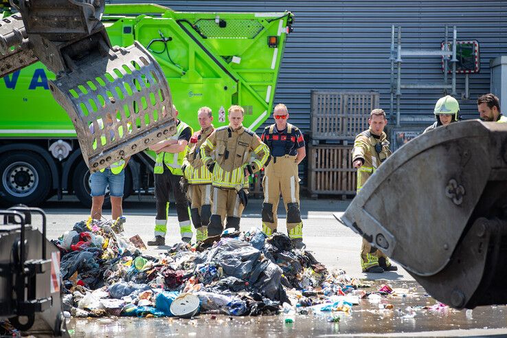 Fietsaccu veroorzaakt brand in vuilniswagen in Zwolle