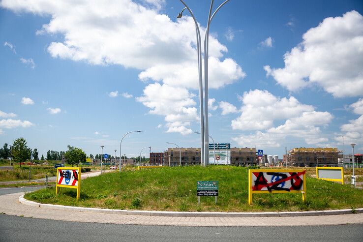 Zwolle beklad met graffititeksten rond omstreden azc-plan De Tippe