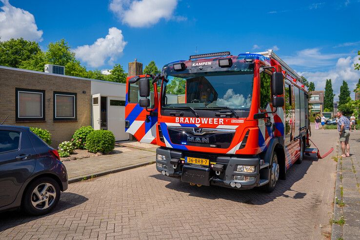 Brandweer in de Populierenstraat in Kampen.