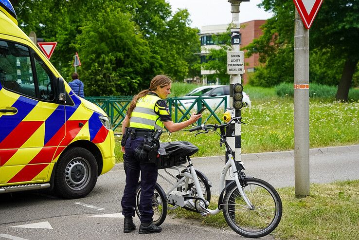 Een fietsster raakte gewond bij het ongeval.