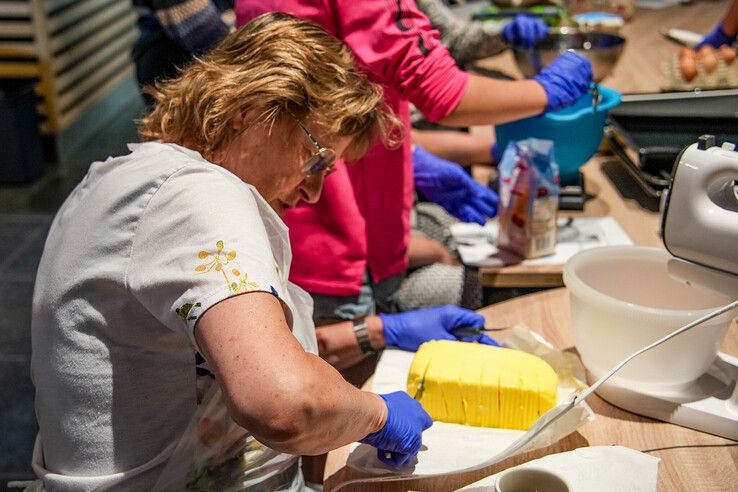 In beeld: Koekjesactie moet buurtbewoners Zwolle-Zuid dichter bij elkaar brengen