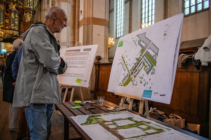 In beeld: Toekomst Stadshart Zwolle besproken in Grote Kerk