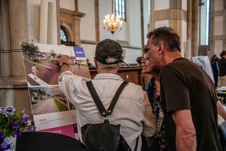 In beeld: Toekomst Stadshart Zwolle besproken in Grote Kerk