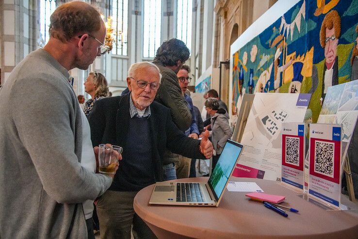 In beeld: Toekomst Stadshart Zwolle besproken in Grote Kerk