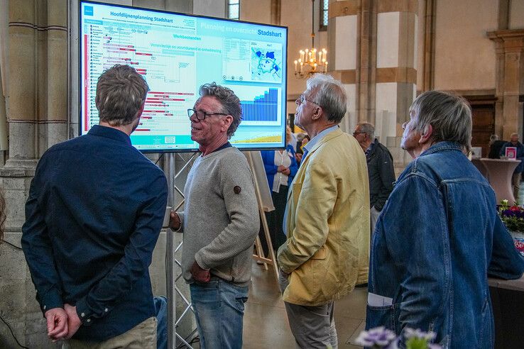 In beeld: Toekomst Stadshart Zwolle besproken in Grote Kerk
