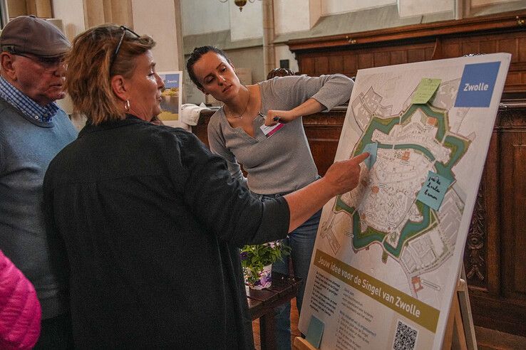 In beeld: Toekomst Stadshart Zwolle besproken in Grote Kerk