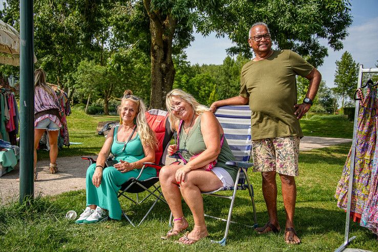 In beeld: Zomerse Ibiza-markt in Park de Wezenlanden