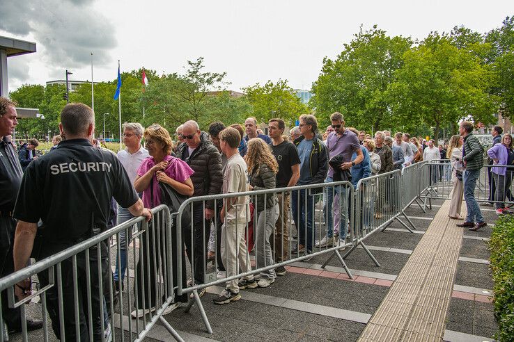 In beeld: Rumoerig debat over azc in Zwolle, besluit volgt volgende maand