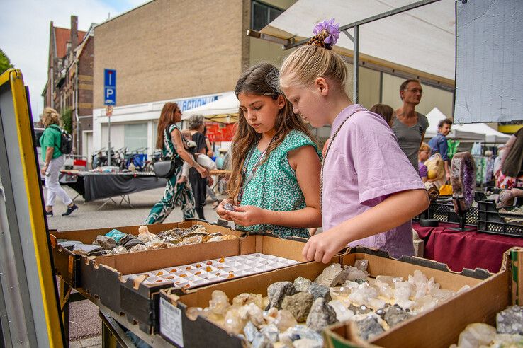 In beeld: Drukte en gezelligheid op braderie in Zwolse Assendorperstraat