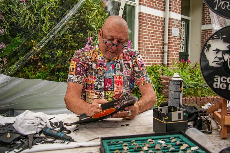 In beeld: Drukte en gezelligheid op braderie in Zwolse Assendorperstraat