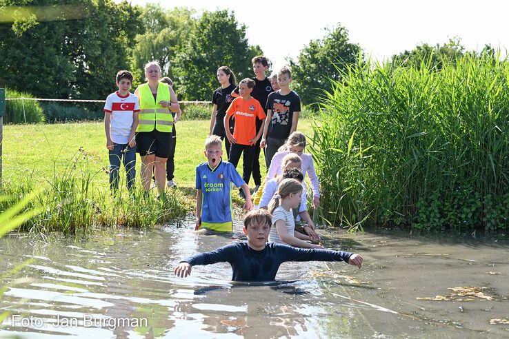 In beeld: OOrun in Zwolle deels afgelast door hitte, gisteren nog 1250 jonge deelnemers op de been