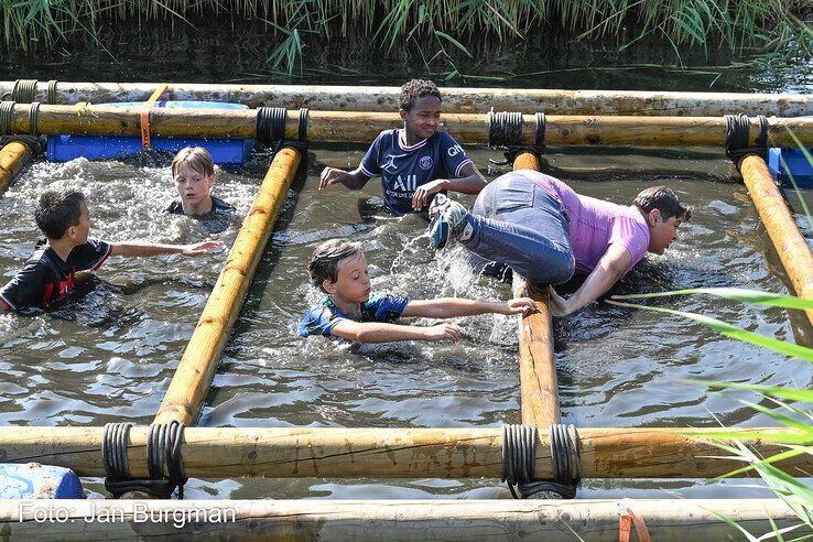 In beeld: OOrun in Zwolle deels afgelast door hitte, gisteren nog 1250 jonge deelnemers op de been