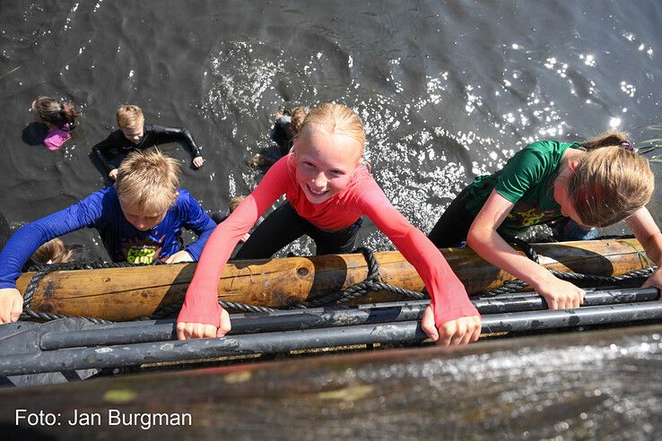 In beeld: OOrun in Zwolle deels afgelast door hitte, gisteren nog 1250 jonge deelnemers op de been