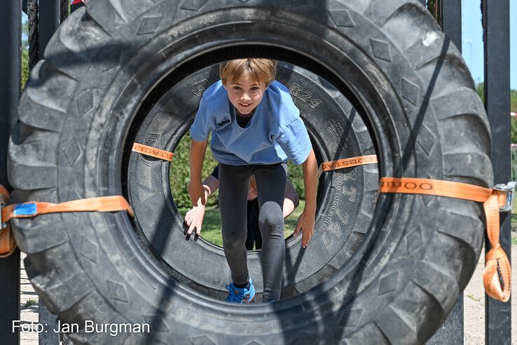 In beeld: OOrun in Zwolle deels afgelast door hitte, gisteren nog 1250 jonge deelnemers op de been