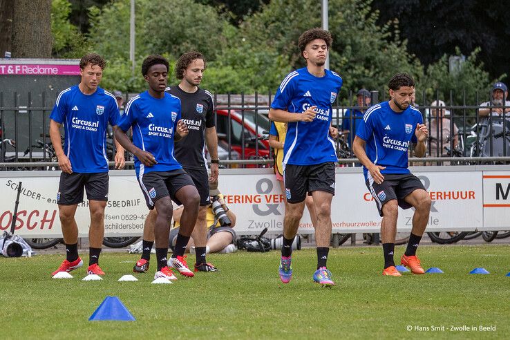 In beeld: PEC Zwolle heeft eerste training achter de rug, zaterdag eerste oefenpot in Nieuwleusen