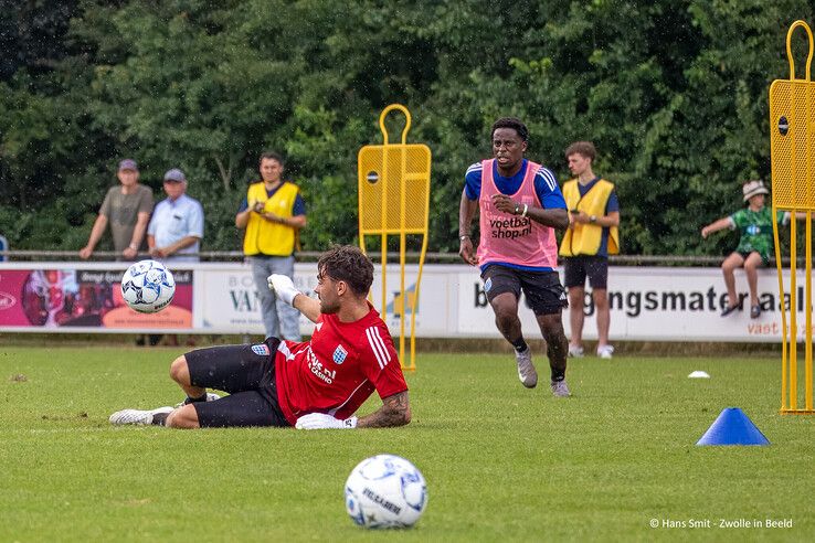 In beeld: PEC Zwolle heeft eerste training achter de rug, zaterdag eerste oefenpot in Nieuwleusen