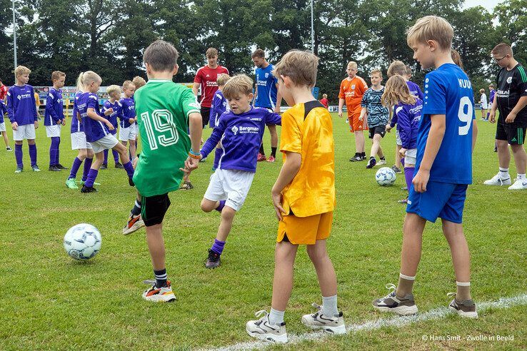 In beeld: PEC Zwolle heeft eerste training achter de rug, zaterdag eerste oefenpot in Nieuwleusen